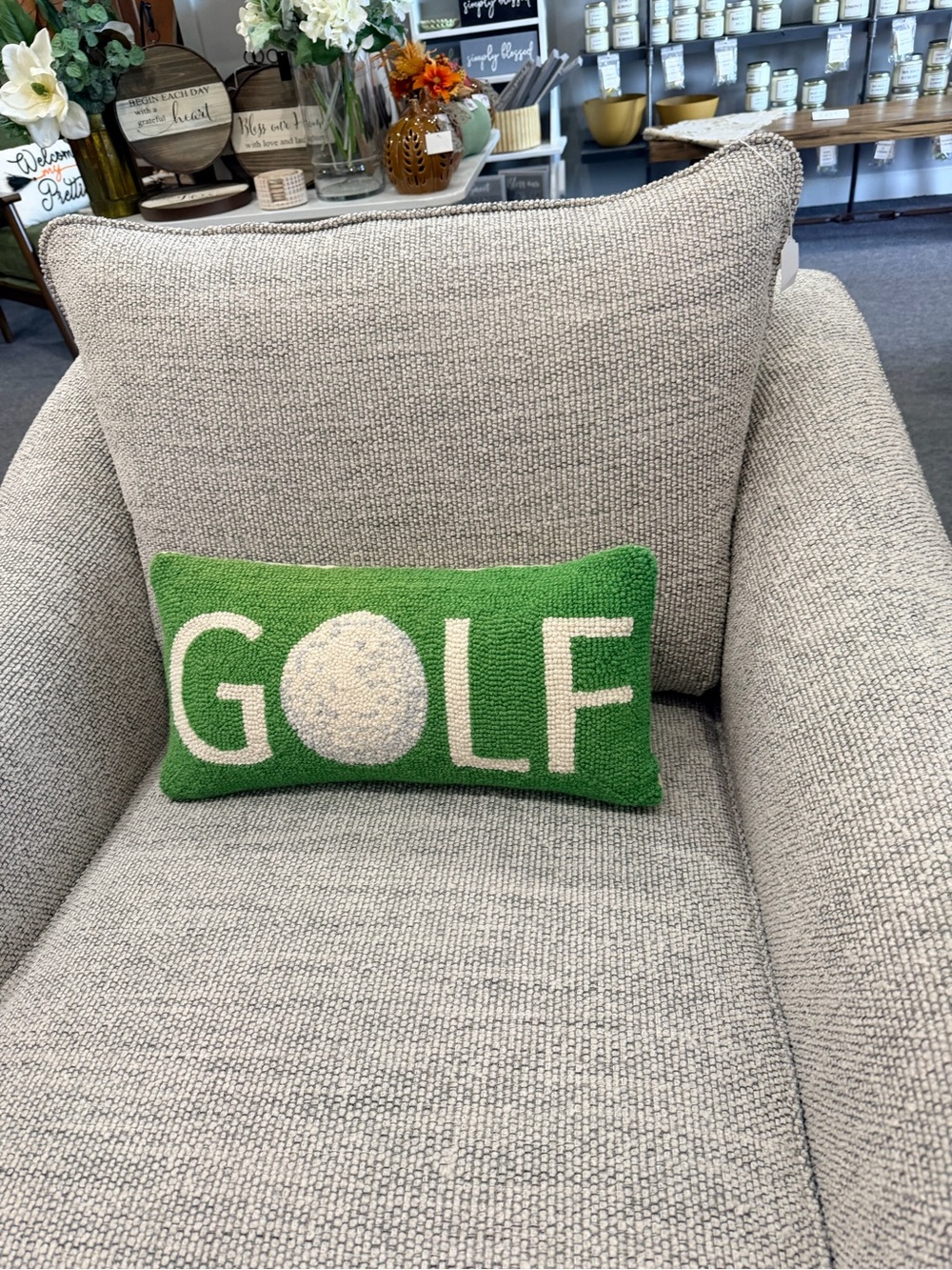 Two throw pillows - Picture 3 of 3